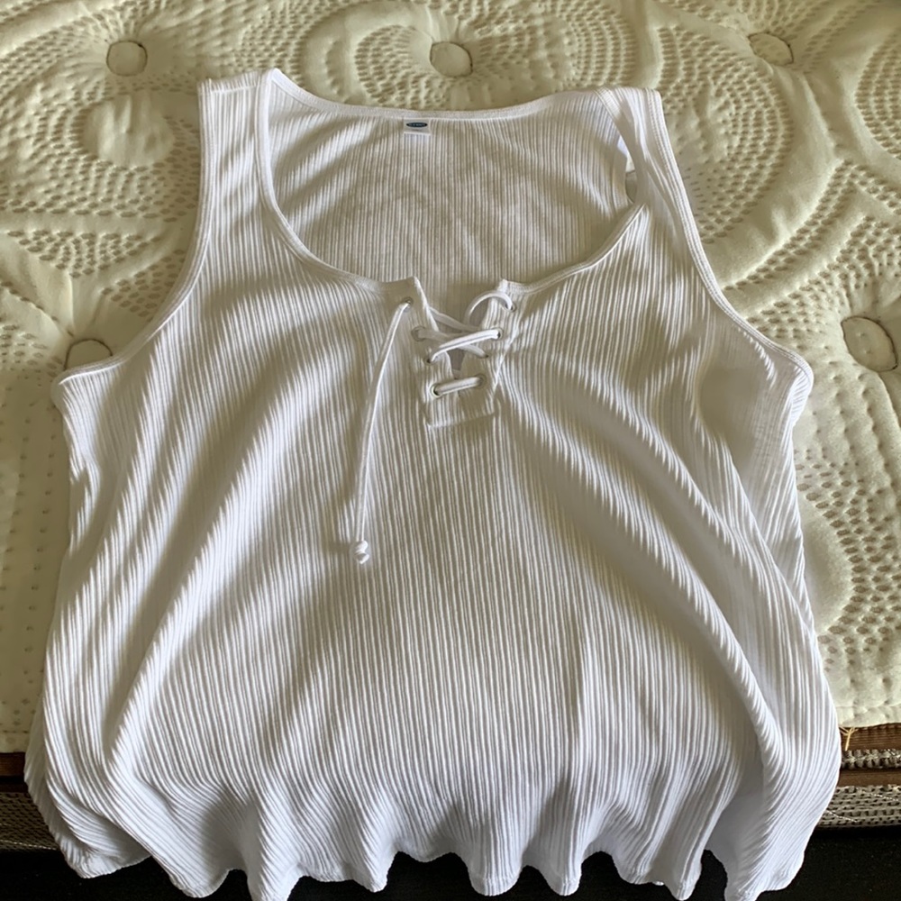 White cute tank top tie in front